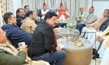 बंद कमरे में मिले 52 ब्राह्मण विधायक, बढ़ गया यूपी का सियासी तापमान, ठाकुरों के बाद ब्राह्मण विधायकों ने 'कुटुम्ब' बनाया