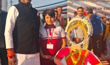 श्रीराम मंदिर के भव्य मॉडल पर मंत्री विश्वास सारंग ने रबरिद्वविन सिंह को किया सम्मानित