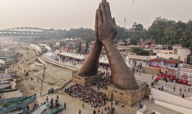 नए साल पर मथुरा न आएं श्रद्धालु: बांके बिहारी मंदिर प्रबंधन की अपील, वृंदावन में हालात बिगड़े, 5 जनवरी तक दर्शन से परहेज करने को कहा
