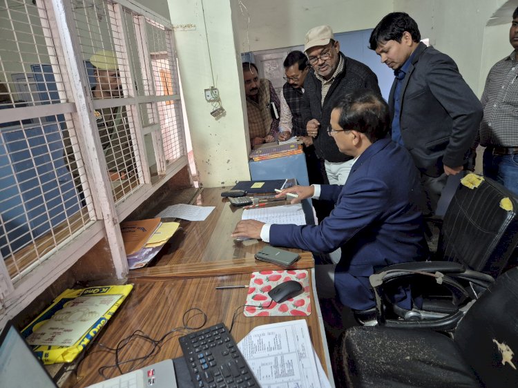 नगर पालिका जालौन में लापरवाही पर जिलाधिकारी ने दो लिपकों पर विभागीय कार्यवाही व अधिशासी अधिकारी को प्रतिकूल प्रविष्टि के निर्देश