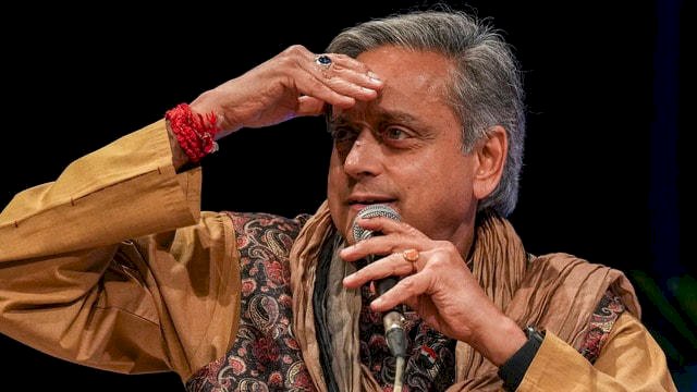 शशि थरूर ने कांग्रेस को दिखाया आईना,राम राज्य' और 'गांधी' अलग नहीं,MGNREGA का नाम बदलने पर हो रहे विवाद को थरूर ने बताया दुर्भाग्यपूर्ण