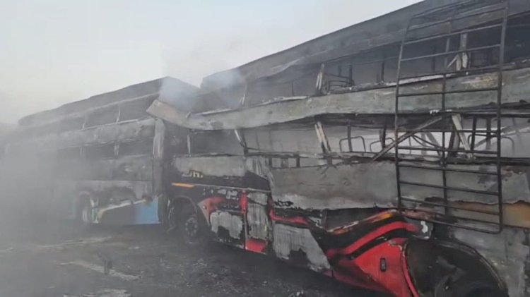 20 मिनट में 3 धमाके, घने कोहरे के चलते यमुना एक्सप्रेसवे पर भिड़ीं 8 बसें और 3 कारें,आग की लपटों में स्वाहा हुईं 4 जिंदगियां