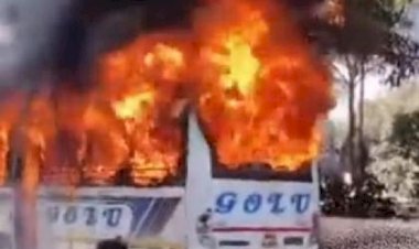 विधायक गोलू शुक्ला की चलती बस में लगाई आग :बाइक सवार को टक्कर मारने पर भड़के लोग,ड्राइवर लापता