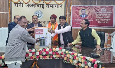 मुथूट फाइनेंस की सीएसआर पहल से जालौन के किसानों को मिला सोलर स्प्रेयर का लाभ