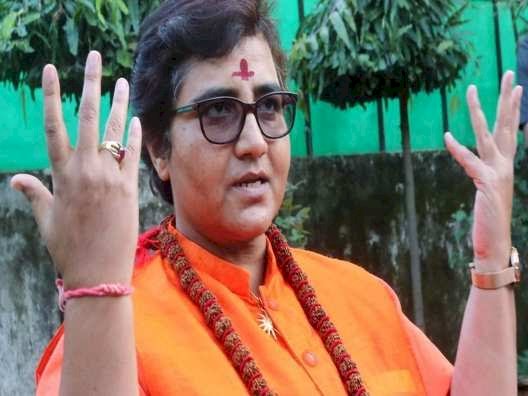 साध्वी प्रज्ञा सिंह ठाकुर का तीखा हमला — हिंदू धर्म में दखलअंदाजी बर्दाश्त नहीं, दिग्विजय सिंह को जवाब: कांग्रेस सदस्यों की कोई विचारधारा नहीं