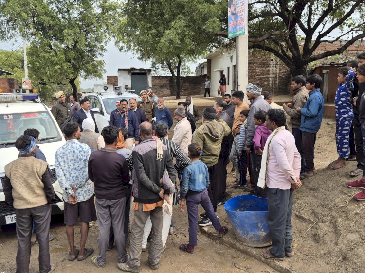 पुनरीक्षण–2026 को लेकर डीएम ने ग्राम रेवा में किया संवाद, मतदाताओं को दी प्रक्रिया की जानकारी