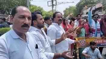 भाजपा नेता को रोकना पुलिस को पड़ा भारी: महू नाका विवाद के बाद दो पुलिसकर्मियों पर गिरी गाज, टीआई लाइन अटैच, सैकड़ों कार्यकर्ताओं ने किया था चक्काजाम