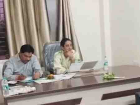 नेपानगर नगर पालिका में कांग्रेस की कलह खुलकर सामने आई: 5 पार्षदों ने नपाध्यक्ष से वापस लिया समर्थन, BJP से मिलकर काम करने के लगाए आरोप