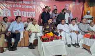 रगौली में देर रात जनता के बीच पहुंचे प्रभारी मंत्री, डिजिटल लाइब्रेरी का किया उद्घाटन, गरीब परिवार के घर बैठकर किया सहभोज