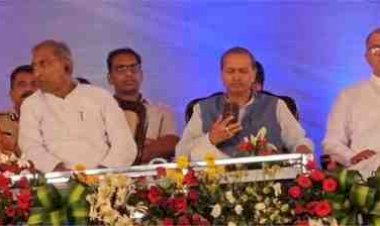 CM मोहन यादव के एक इशारे से भड़के पूर्व मंत्री ओमप्रकाश सखलेचा? मंच पर दिखी नाराजगी, बीच भाषण में छोड़ा संबोधन