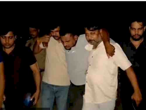 पुलिस को चकमा देकर वर्षों से फरार चल रहे 25 हजार का इनामी बदमाश दबोचा गया,मुठभेड़ के बाद तमंचा और कारतूस समेत गिरफ्तार