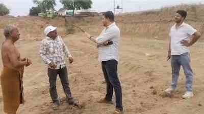 रुक जाओ तहसीलदार, वरना गोली मार दूंगा..." : अवैध रेत उत्खनन रोकने पहुंची टीम को माफिया की धमकी, बेटे से बोला- बंदूक ला, सबको निपटा दूंगा