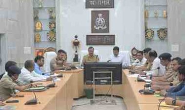 कानून व्यवस्था एवं अभियोजन की समीक्षा बैठक में सख्ती: अनुपस्थित ड्रग इंस्पेक्टर और खनन अधिकारी का वेतन रोका, स्पष्टीकरण तलब