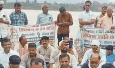 आंदोलनकारी किसानों ने नर्मदाजी में कूदने की दी धमकी, प्रशासन अलर्ट; भोपाल कूच से पहले जिलेभर में सख्त सुरक्षा