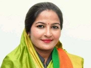 प्रतिमा बागरी के जाति प्रमाण-पत्र मामले में मुनादी पर सियासी विवाद, अफसर पर कार्रवाई की मांग; मुख्यमंत्री से मिले छह मंत्री
