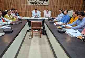 मतदेय स्थलों के पुनर्गठन पर सर्वदलीय बैठक: 9 आपत्तियां मंजूर, जिले में बनेंगे 5 नए मतदेय स्थल
