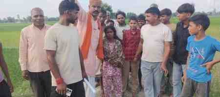 बाराबंकी: बजरंग सेवादल की सूचना पर संदिग्ध महिला हिरासत में, पुलिस कर रही पहचान और दस्तावेजों की जांच