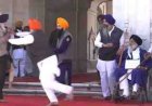 सुखबीर सिंह बादल पर नांदेड़ गुरुद्वारे में जानलेवा हमला, निहंग ने कृपाण से किया वार; हाथ में लगी चोट, सुरक्षाकर्मी भी घायल