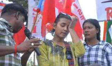 नेहा बोरा पर स्याही फेंकने से गरमाई रांची की सियासत: AISA के विधानसभा घेराव मार्च में हंगामा, परीक्षा अनियमितताओं के खिलाफ आंदोलन के बीच सुरक्षा पर उठे सवाल