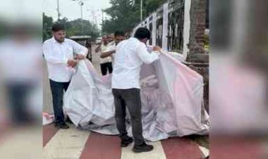 प्रयागराज में राहुल गांधी के खिलाफ पोस्टर से सियासी घमासान, कांग्रेस ने 40 जगहों से हटवाए