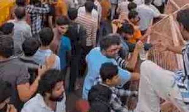 महाकाल परिसर में भगदड़ जैसे हालात, 13 श्रद्धालुओं की तबीयत बिगड़ी: 40 हजार लोग कतार में, नागपंचमी पर ही खुलता है नागचंद्रेश्वर मंदिर