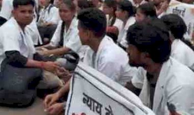 नर्सिंग छात्रों का प्रदर्शन: सीएम हाउस घेराव से पहले पुलिस ने रोका, लिखित आश्वासन पर अड़े विद्यार्थी
