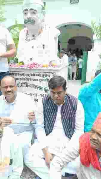 “वीआईपी के राष्ट्रीय अध्यक्ष के कार्यक्रम की अनुमति जारी होने के चार घंटे में निरस्त, मुकेश सहनी ने कलेक्ट्रेट में दिया धरना”