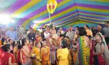 मुख्यमंत्री निवास में जन्माष्टमी की धूम, नन्हें गोपाल को गोद में उठाकर CM ने फोड़ी मटकी