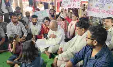 प्रदर्शनकारियों को दिग्विजय से ‘विजय’ की उम्मीद: शिक्षक अभ्यर्थियों के बीच पहुंचे पूर्व CM, बोले- मांगें नहीं मानीं तो 5 सितंबर से साथ बैठूंगा अनशन पर