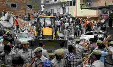 सत्य निकेतन में 5 मंजिला इमारत भरभराकर गिरी, एक छात्र की मौत से मचा हड़कंप; मालिक आनंद बंसल पर FIR, CM रेखा गुप्ता ने मौके पर पहुंचकर संभाला मोर्चा