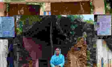 टूटी दीवारें, डगमगाती छत… कब गिर पड़ेगा स्कूल भवन? भारकच्छ कला के शासकीय विद्यालय में बड़ा खतरा, बच्चों की जान पर मंडरा रहा संकट