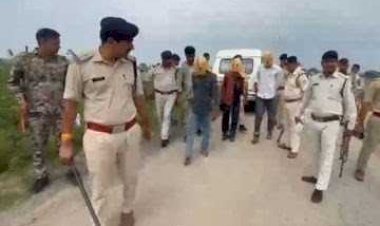 डबरा में पुरानी रंजिश का खौफनाक बदला, बिना नंबर की कार से रास्ता रोककर किया हमला; पुलिस ने तीन आरोपियों को घटनास्थल पर ले जाकर कराया सीन रिएक्शन, जुलूस भी निकाला