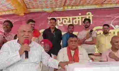 ना आपकी कुर्सी पक्की, ना मेरी सत्ता स्थायी! मंच से कलेक्टर को राजस्व मंत्री करणसिंह वर्मा की दो टूक—“आज कलेक्टर हो, कल नहीं रहोगे… जब तक हो, खुलकर जनता के लिए काम करो”