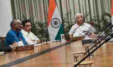 ₹2,000 से ऊपर UPI पेमेंट पर 0.40% MDR को लेकर बड़ा फैसला, वित्त मंत्री से मुलाकात के बाद ‘नो UPI डे’ वापस