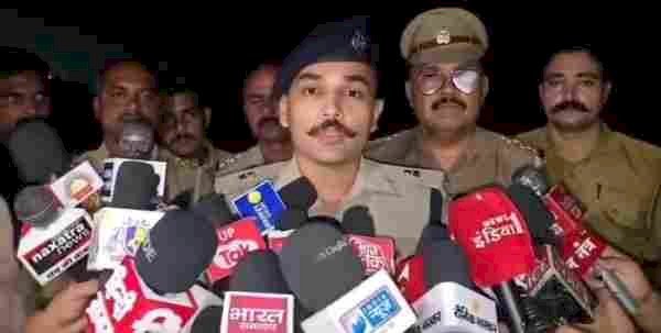 महिला से मंगलसूत्र छीनकर भागा शातिर बदमाश पुलिस मुठभेड़ में घायल, पैर में लगी गोली; तमंचा-मोटरसाइकिल बरामद