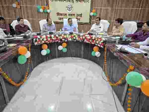 सीएम डैशबोर्ड पर खराब रैंकिंग वाले विभाग तत्काल सुधार लाएं, स्वास्थ्य, बिजली, स्वच्छता और राजस्व कार्यों की डीएम ने की गहन समीक्षा