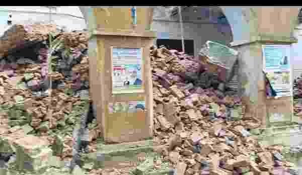 दो दिन की बारिश में ढह गया जालौन का 200 साल पुराना ताईबाई महल, ऐतिहासिक धरोहर के संरक्षण पर उठे सवाल