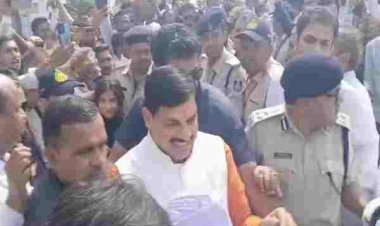 अचानक सूखी फसल लेकर CM के सामने पहुंचे किसान, रोका काफिला: पांढुर्णा को सूखाग्रस्त घोषित करने और कर्ज माफी की मांग; गाड़ी से उतरकर मोहन यादव ने सुनी समस्या, सर्वे के निर्देश