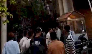 कन्या भोज में बच्चियों से बर्बरता का आरोप: रुपये का लिफाफा गायब होने पर रिटायर्ड शिक्षिका ने 5 बच्चियों को कमरे में किया बंद, एक के कपड़े उतरवाकर तलाशी लेने का आरोप