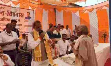 भरे मंच से अफसरों पर बुरी तरह भड़के प्रभारी मंत्री नारायण कुशवाहा, लगा डाली क्लास, बोले- नौकरी के लायक नहीं रहोगे