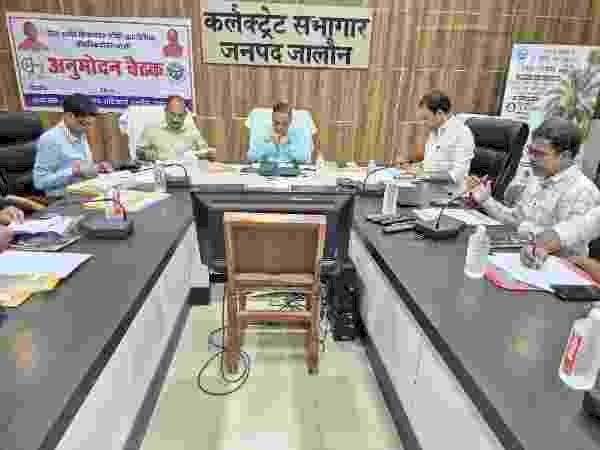 प्रधानमंत्री सूक्ष्म खाद्य उन्नयन में जनपद में खजूर, ड्रैगन फ्रूट और अंजीर जैसी नई फसलों को बढ़ावा देने की योजना