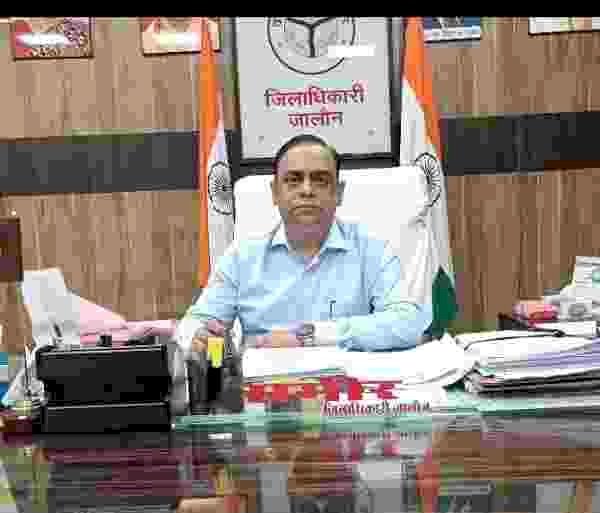 पशुपालन ऋण में पशुपालक को परेशान करने का आरोप, जिलाधिकारी समीर ने केनरा बैंक प्रबंधक को तलब कर दिखाई सख्ती,