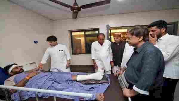 सिंधिया ने ग्वालियर शीतला माता मंदिर हादसे पर उठाए गंभीर सवाल, पूछा—रात के अंधेरे में ट्रक को प्रवेश कैसे मिला? अस्पताल में VIP तैयारियों पर भी घेरा, दोषियों पर सख्त कार्रवाई की मांग